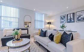 Designer Central Home In Leeds Sleeps 5
